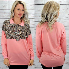 Load image into Gallery viewer, Leopard Pullover with zipper.
