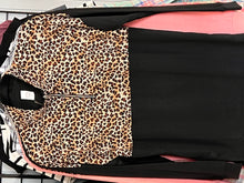 Load image into Gallery viewer, Leopard Pullover with zipper.
